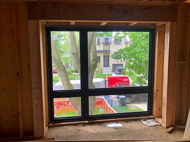 vinyl-windows-replacement-toronto-big-with-yard-views