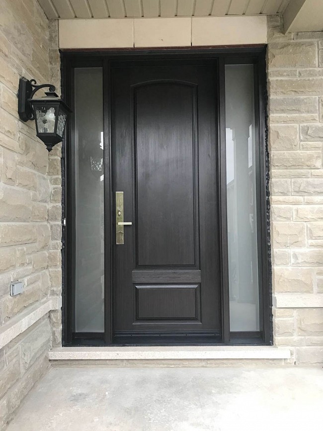 fiberglass-doors-installation-toronto-mastergrain-with-sidelights