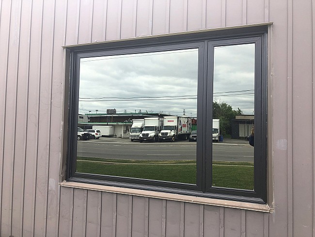 vinyl-windows-replacement-toronto-triple-glass-reflective