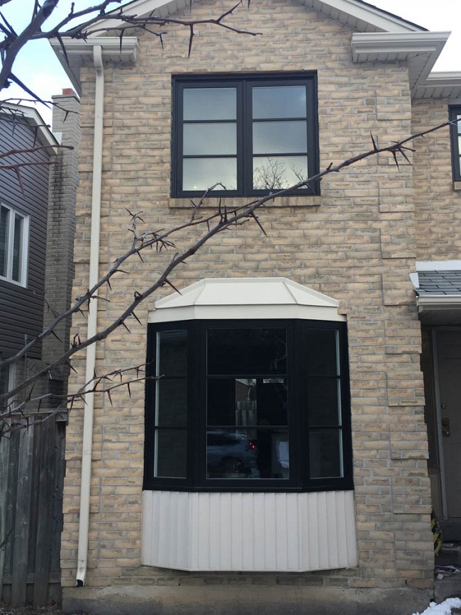 vinyl-windows-replacement-toronto-black-bay