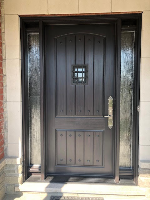 fiberglass-doors-installation-toronto-traditional-peep-hole