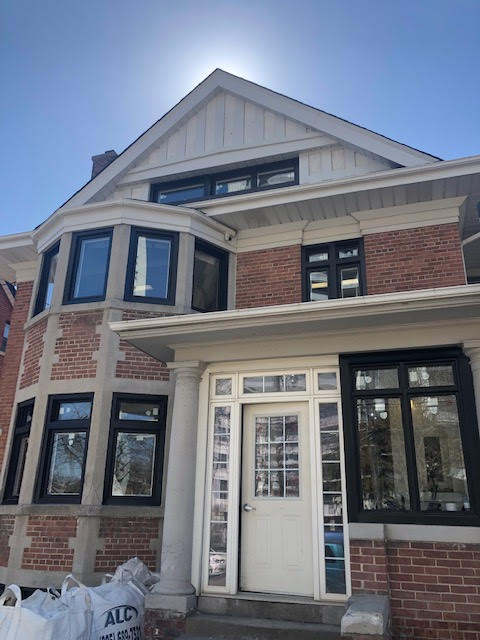 aluminum-windows-Toronto-traditional-brick