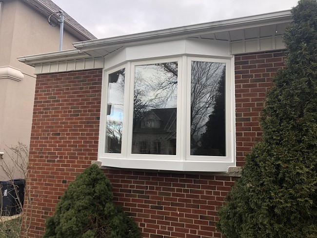 vinyl-windows-replacement-toronto-bay-window