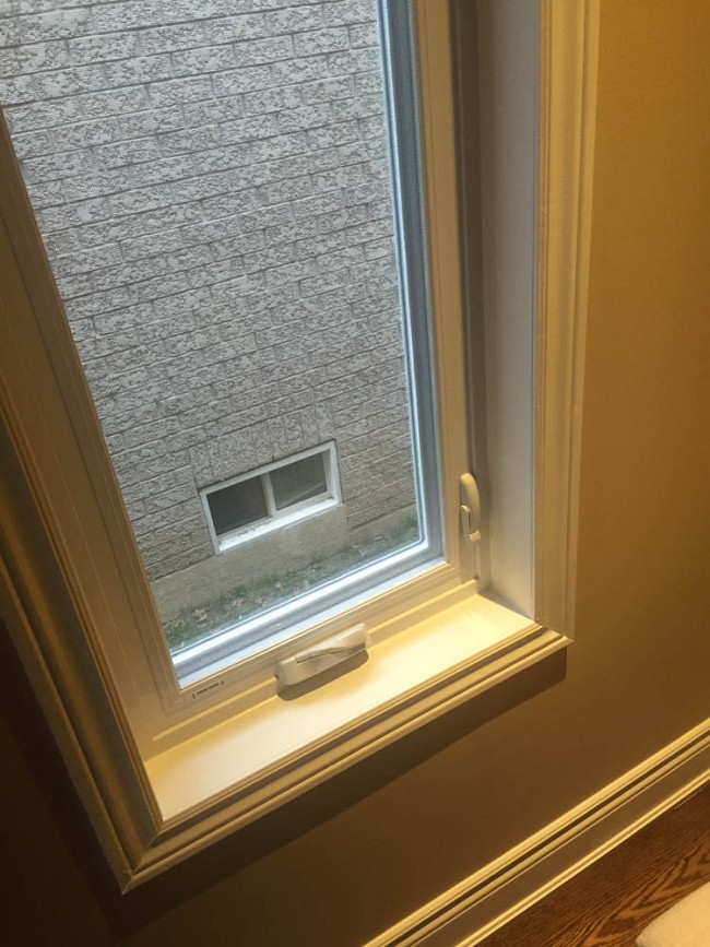 vinyl-windows-replacement-toronto-narrow-casement