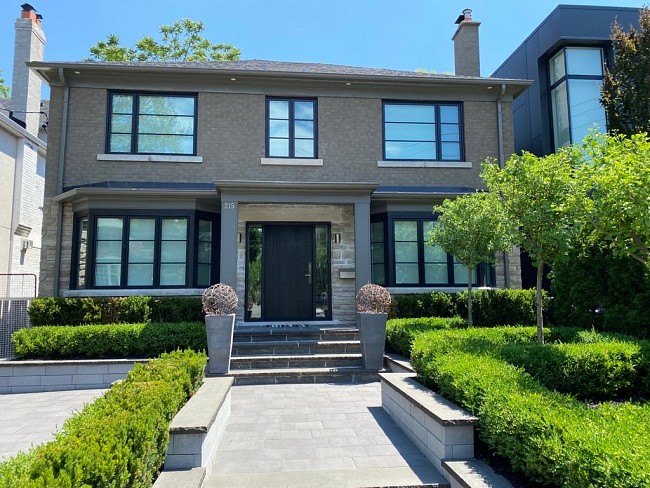 vinyl-windows-replacement-toronto-stately-home