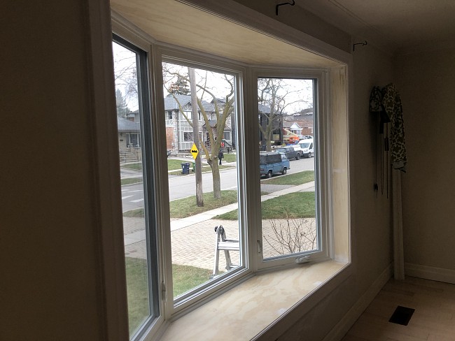 vinyl-windows-replacement-toronto-bay-window