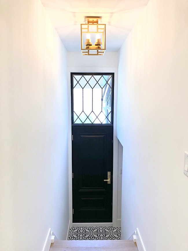 fiberglass-doors-installation-toronto-narrow-hall